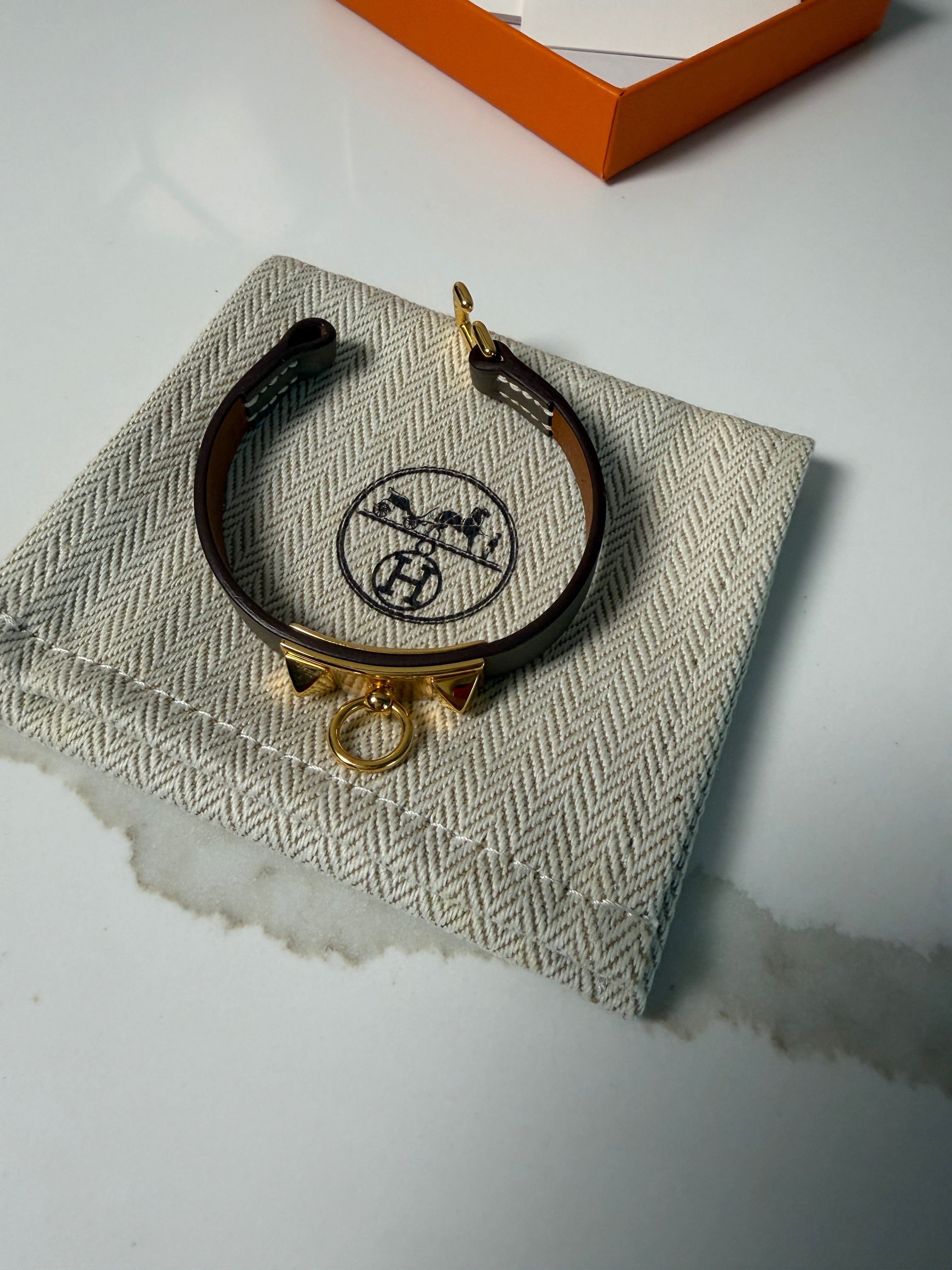 Hermès Swift Leather Rivale Mini Bracelet in Etoupe with Gold Hardware