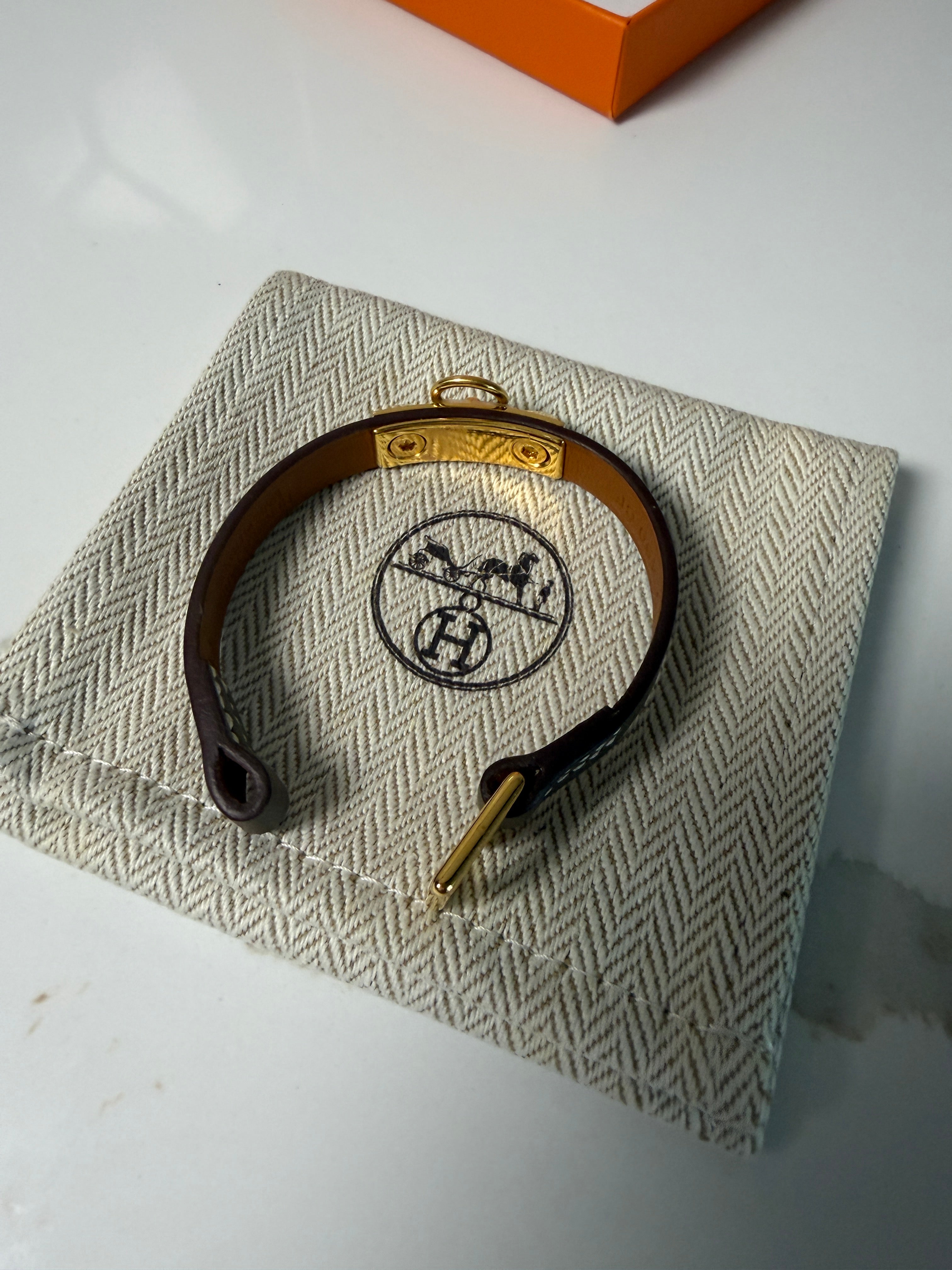 Hermès Swift Leather Rivale Mini Bracelet in Etoupe with Gold Hardware